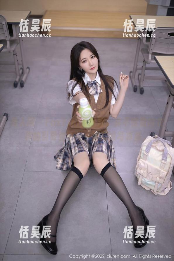 秀人网 - FoxYini孟狐狸，真不愧是内衣界的引导者——一部高清写真集。