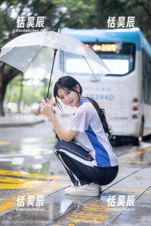 秀人网 - 夏雪爱带来的黑色图包，分享给你们，保证让你的审美眼光变得不一样。