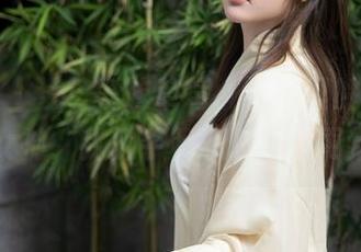 秀人网 - 汐汐爱吃草莓，海风里的高清壁纸女神，我的手机怎么还没更新？