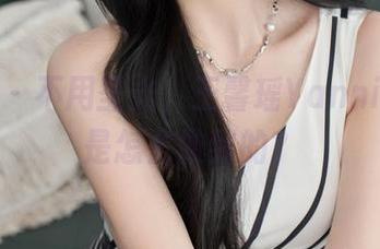 秀人网 - 不用圣光，王馨瑶Yanni的短裙是怎么做到的？