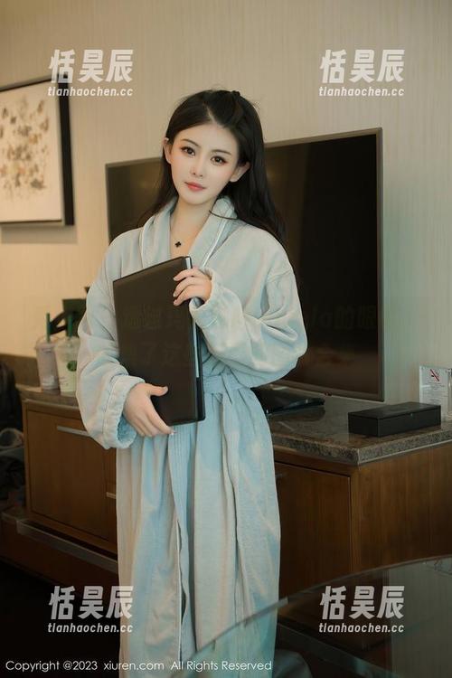 秀人网-玛鲁娜Manuela 秀人网 - 透过玛鲁娜Manuela的眼镜,收集了这些搭配的图片合集