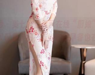 秀人网 - 美七给你展示在线“厨娘”，美图不仅仅是菜品，连她做的早餐也在发光！