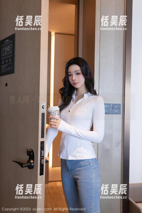 秀人网 - 听说薇薇酱的秘书原图超有戏，快让我见识一下！