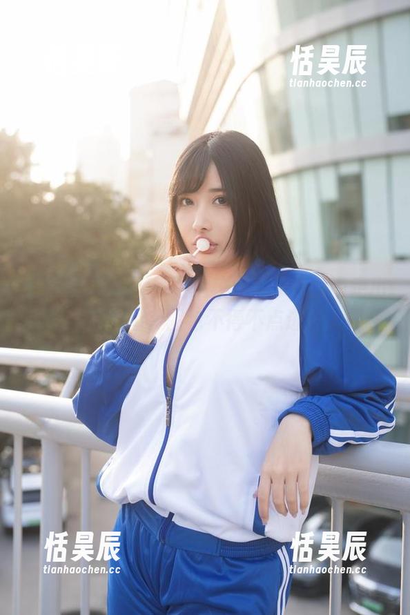 糖果果Candy，穿上校服就像从画中走出来的美图，图包不得不点进去。