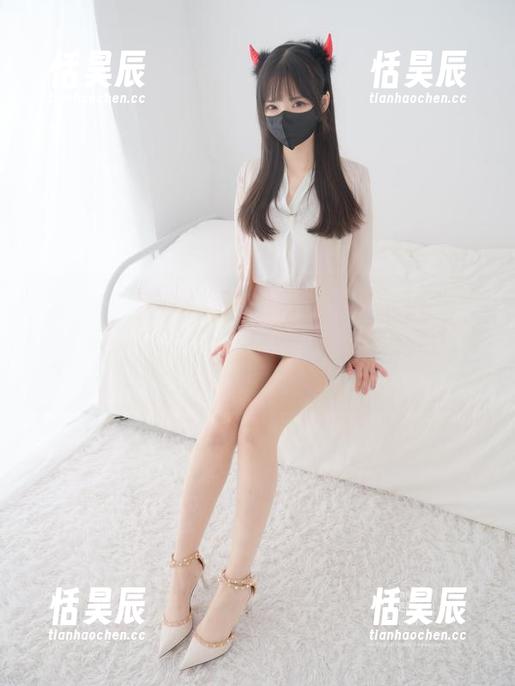 紧急企划-小恩 紧急企划 - 吊带的选项居然可以如此百变,小恩果然不愧是图库里的“型格达人”!