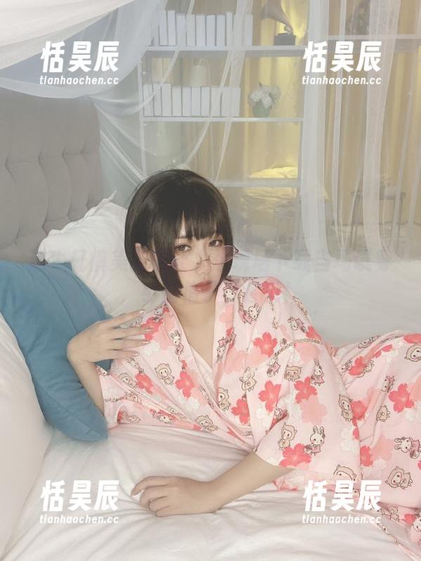 芋圆侑子 这牛仔裤美丽得让人想现场下载当场试穿,芋圆侑子真会玩!