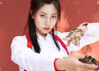 蜜桃社 - 翻开李颖诗的图包，发现内衣的‘隐秘角色’！