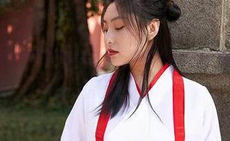 蜜桃社 - 在泳池遇见林柔柔，水波荡漾，美图堆里掏出又一堆资源。