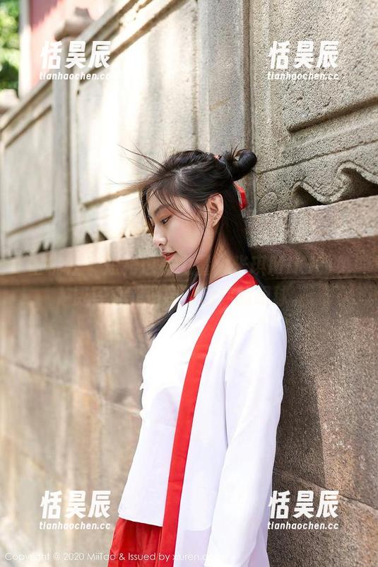 蜜桃社-米琪MIKI 蜜桃社 - 短裙也有力量,米琪MIKI的免费写真就是要打动你的眼球。
