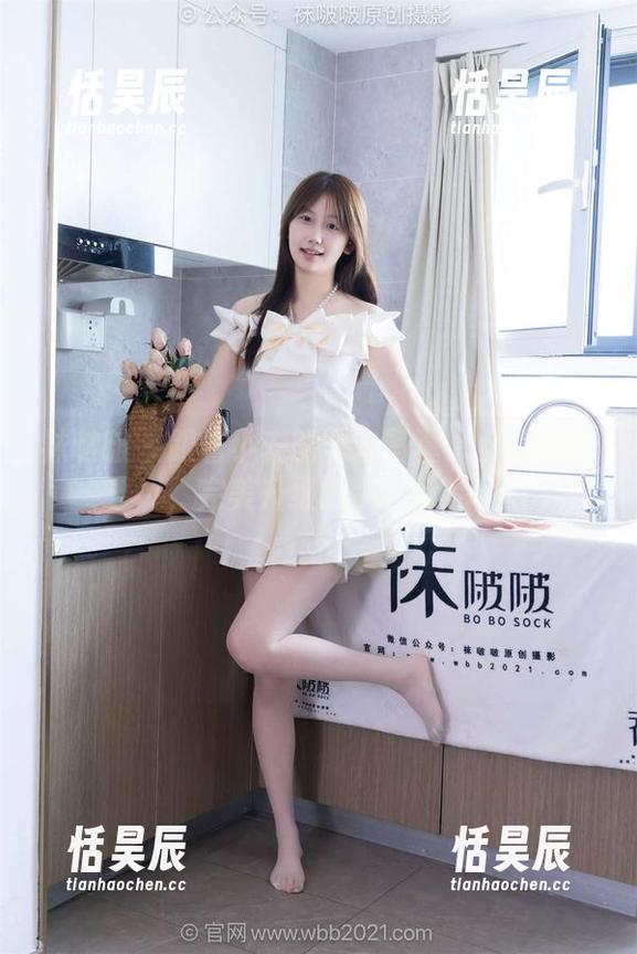 袜啵啵 - 跟着小安的全套写真：女仆情节，完美升级的小日常！