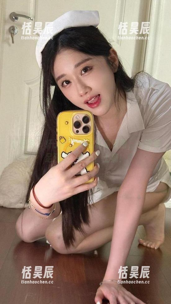 轩子巨二兔 微密圈 - 轩子巨二兔的私房原图,一波美足预警:小心!上瘾!