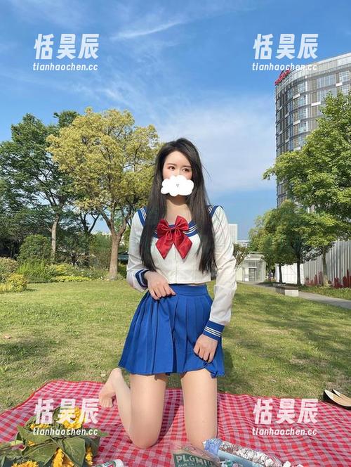 软妹小九九 微密圈 - 爱得有点奇怪,软妹小九九的灰丝户外全集,开始让人忍不住多看几眼。