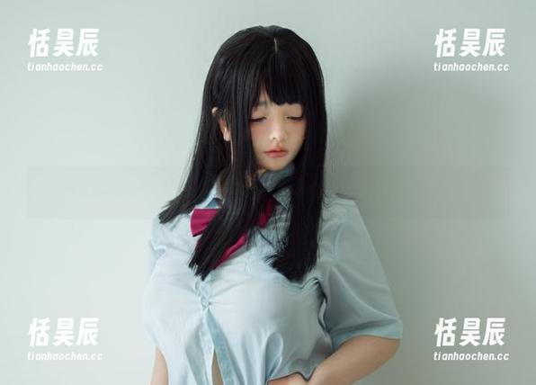 阿寨寨 制服风潮下,阿寨寨的写真:穿上它,连走路都带风!