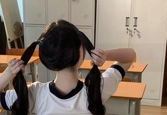 走过路过不要错过，阿薰kaOri的灰丝作品，真好看！