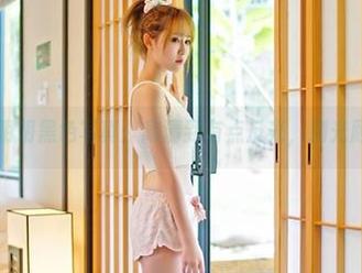 青豆客 - 王明明黑色写真：高清到有点反光，别光顾着看脸哦！