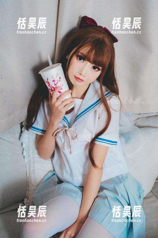 面饼仙儿踩上美腿快车的写真图集，总觉得这腿比我的娱乐时光都精彩啊！