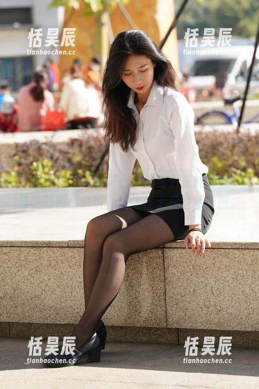 魔镜街拍 - 这个护士不是你们想的那样，曼曼的图集来啦，选择性无视直接上图。