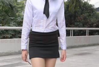 魔镜街拍 - 艾小青图集更新，超短裙和肉丝，能否抵挡住满满的“我猜”呢？