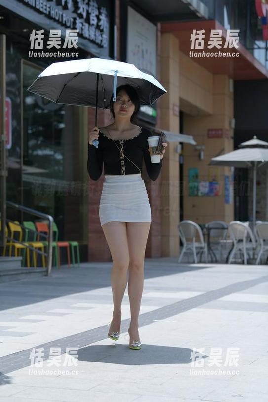 一说到魔镜街拍，白色制服图包的可爱们立马想share!