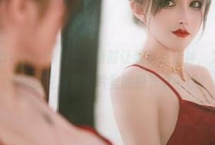“鹿八岁baby和粉色”——顿时让我有点走神，为什么会不自觉停留在这些图片里的细节之中呢？